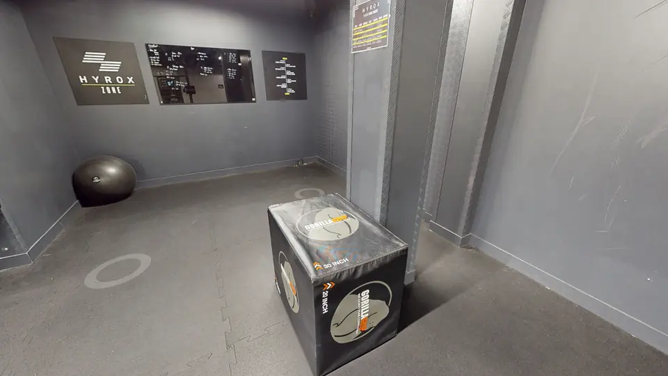 Box jump, machine disponible au Fitness Park Amiens Centre-Ville