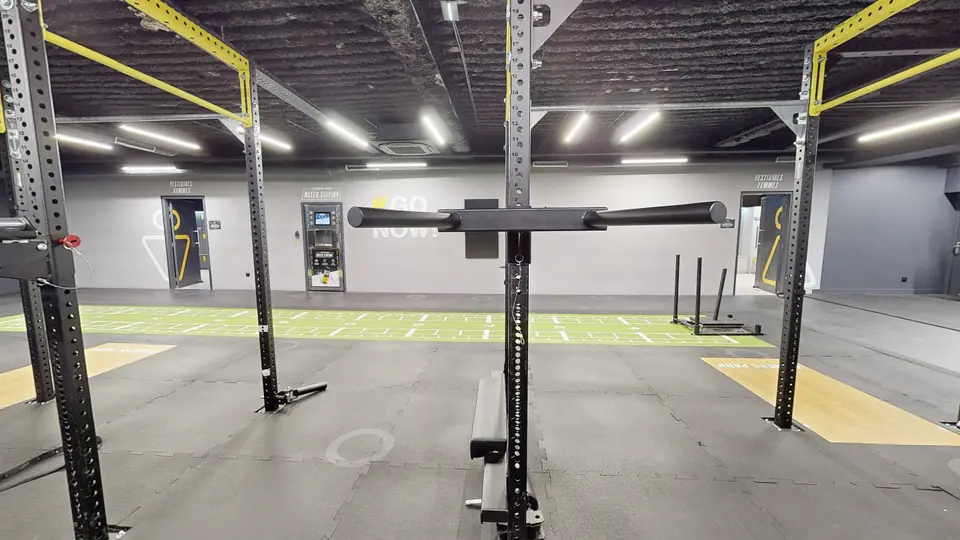 Barre de dips, machine disponible au Fitness Park Amiens Centre-Ville