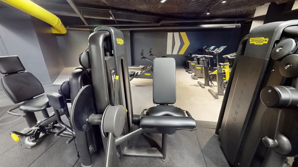 Leg extension, machine disponible au Fitness Park Amiens Centre-Ville