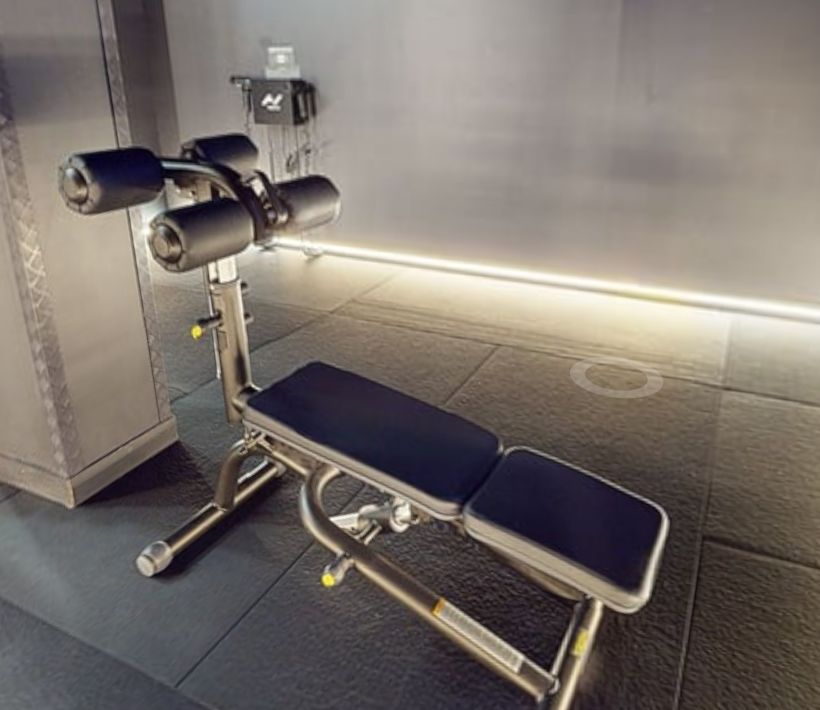 Ab Crunch Bench Technogym dans l’espace Abdos & stretching du club