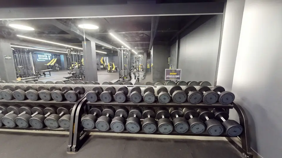 Haltères jusqu'à 60 kg, machine disponible au Fitness Park Amiens Centre-Ville