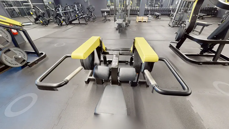 Triceps press, machine disponible au Fitness Park Amiens Centre-Ville