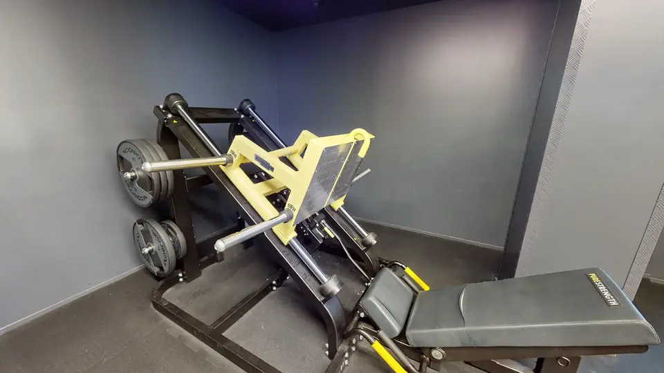 Leg press incliné, machine disponible au Fitness Park Amiens Centre-Ville