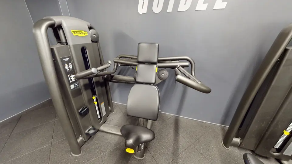 Shoulder press machine, machine disponible au Fitness Park Amiens Centre-Ville