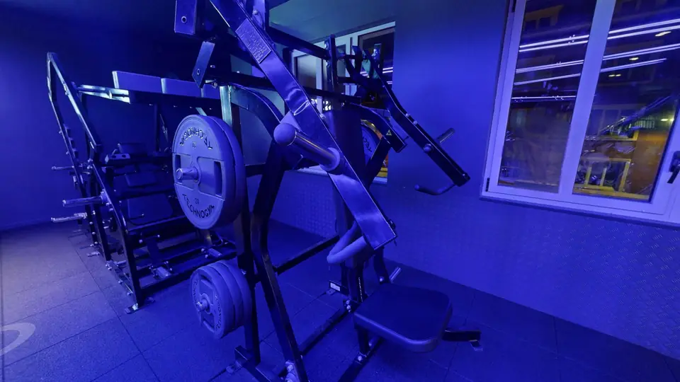 Chest press, machine disponible au Fitness Park Amiens Centre-Ville