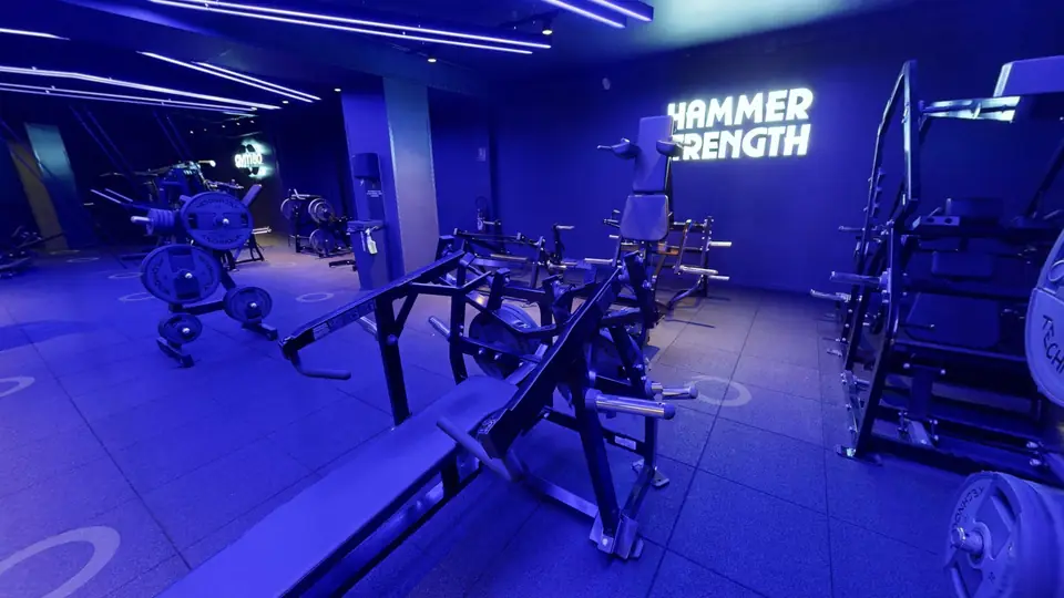 Iso-Lateral Horizontal Bench Press, machine disponible au Fitness Park Amiens Centre-Ville
