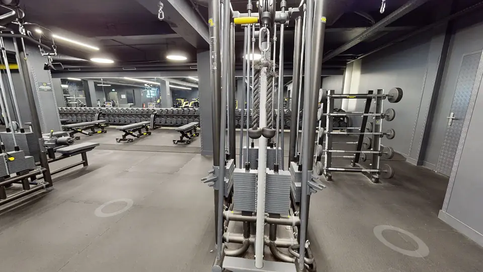 Station poulie 4 têtes prise triceps, machine disponible au Fitness Park Amiens Centre-Ville