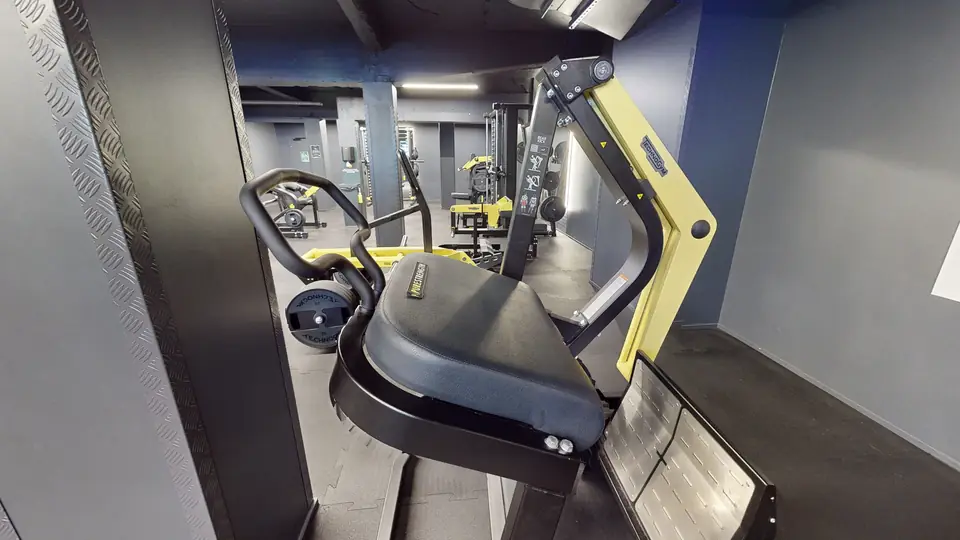 Rear kick, machine disponible au Fitness Park Amiens Centre-Ville