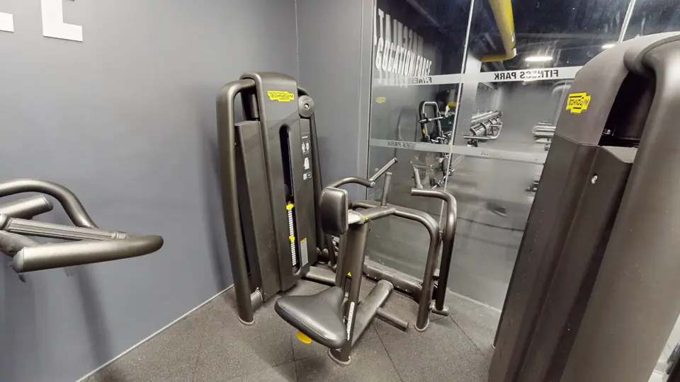 Low row machine, machine disponible au Fitness Park Amiens Centre-Ville