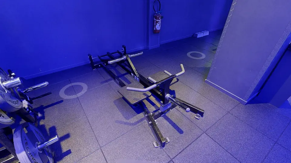 T-Bar Row, machine disponible au Fitness Park Amiens Centre-Ville