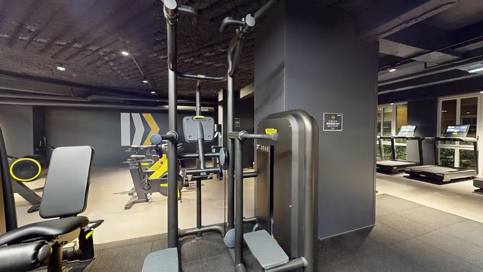 Kneeling Chin Dip, machine disponible au Fitness Park Amiens Centre-Ville