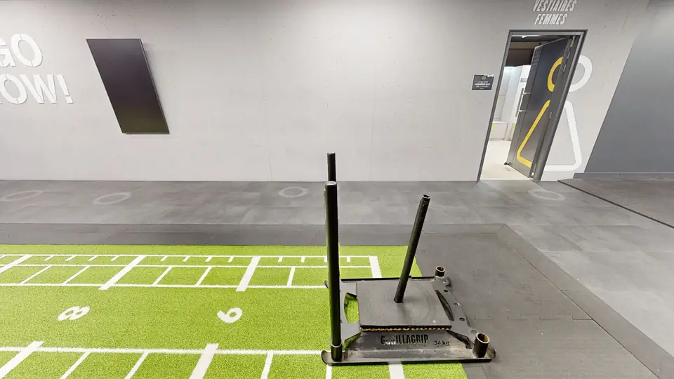 Sled push, machine disponible au Fitness Park Amiens Centre-Ville