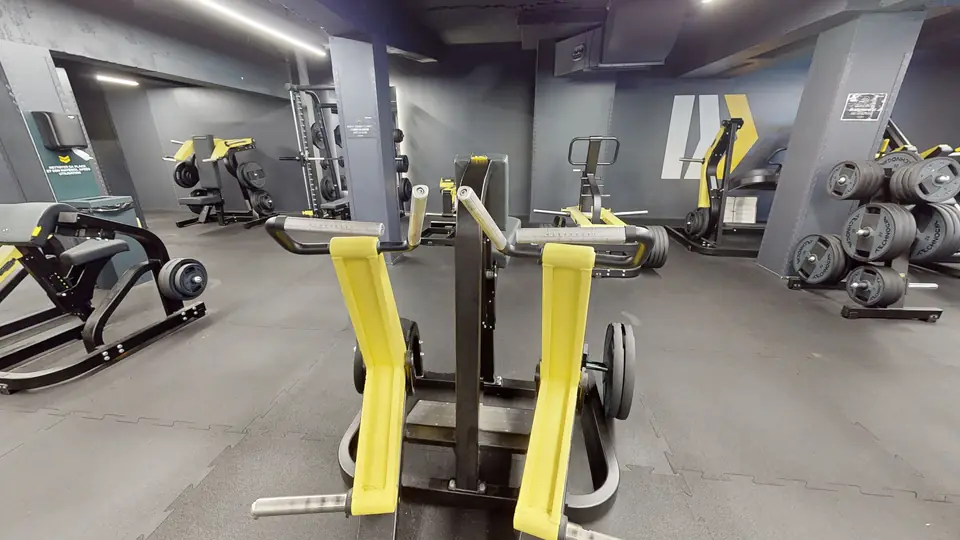 Low row, machine disponible au Fitness Park Amiens Centre-Ville
